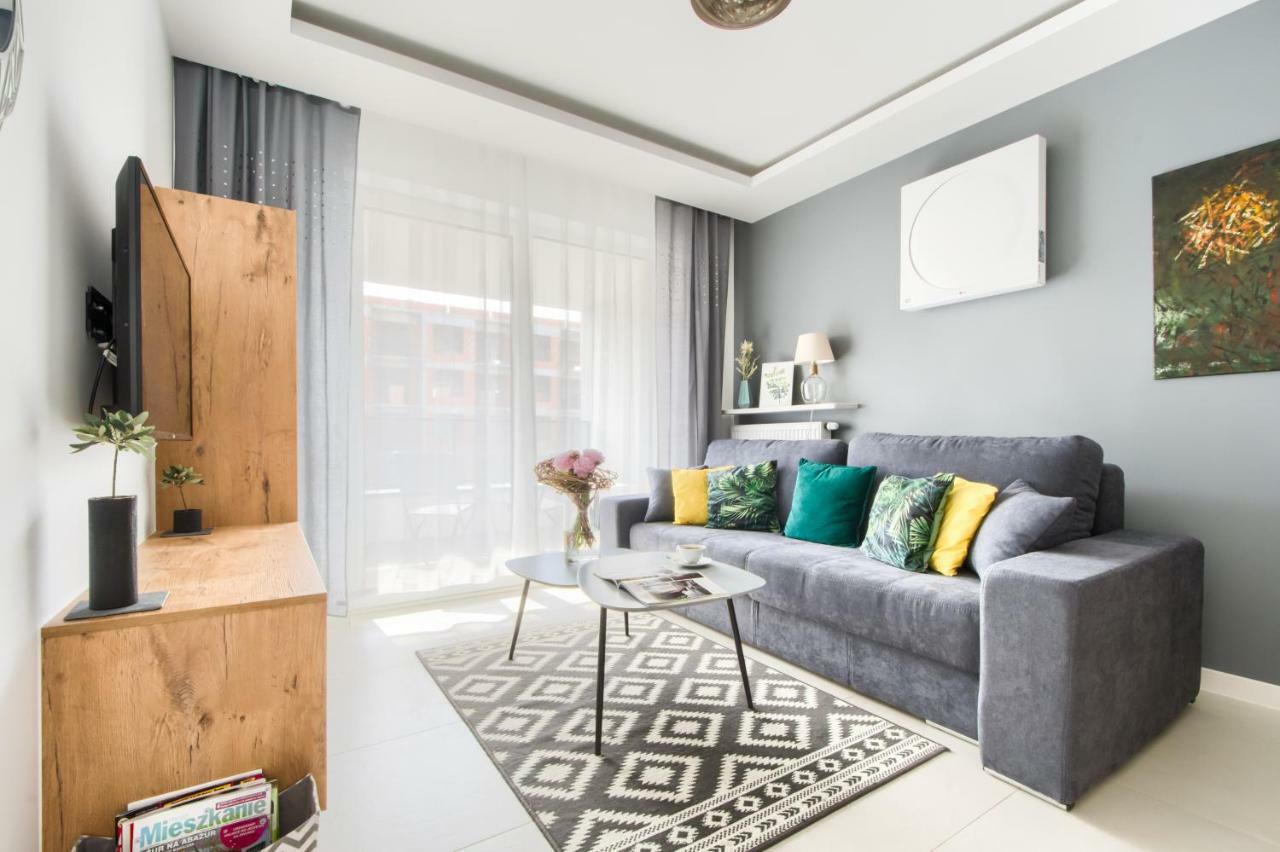 M&R Apartament: Airport-Adjacent Business Stay with Self Check-In Warsaw Exterior photo